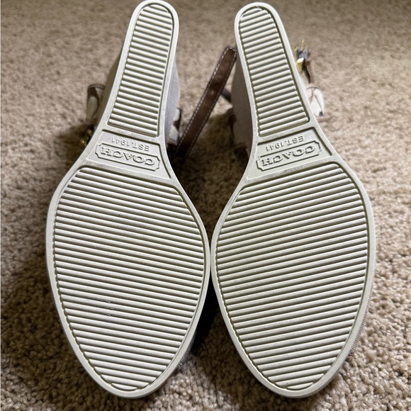 Brand new tawny khaki sandal size 11M - Picture 3 of 3